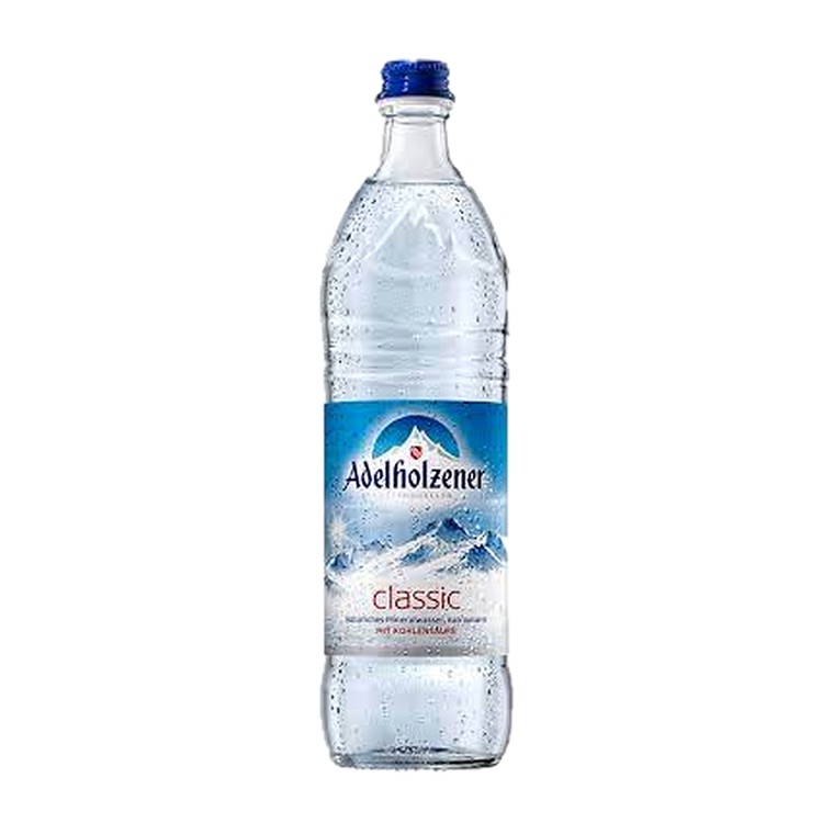 Adelholzener Classic, Sanft oder Naturell – Getränke Grossmann Frankfurt Adelholzener Classic, Sanft oder Naturell, 12 x 0,7 l, Produktabbildung für Getränke-Lieferservice an Büros, Kanzleien, Meetings, Messen und Flughafenstandorte in Frankfurt.